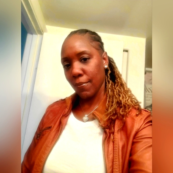 Meet your Posher, Ashley - Picture 1 of 1